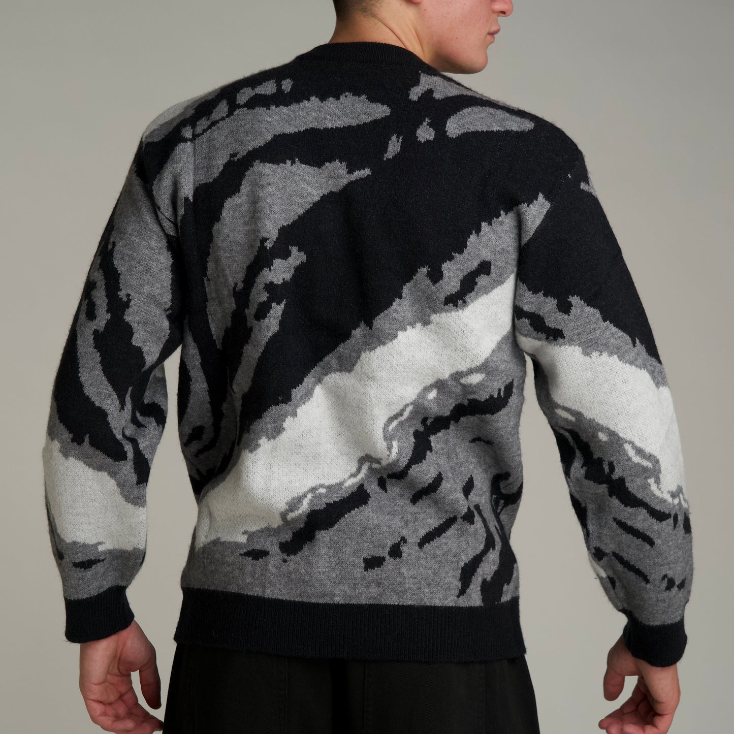 Zebra Vibe Pullover Black