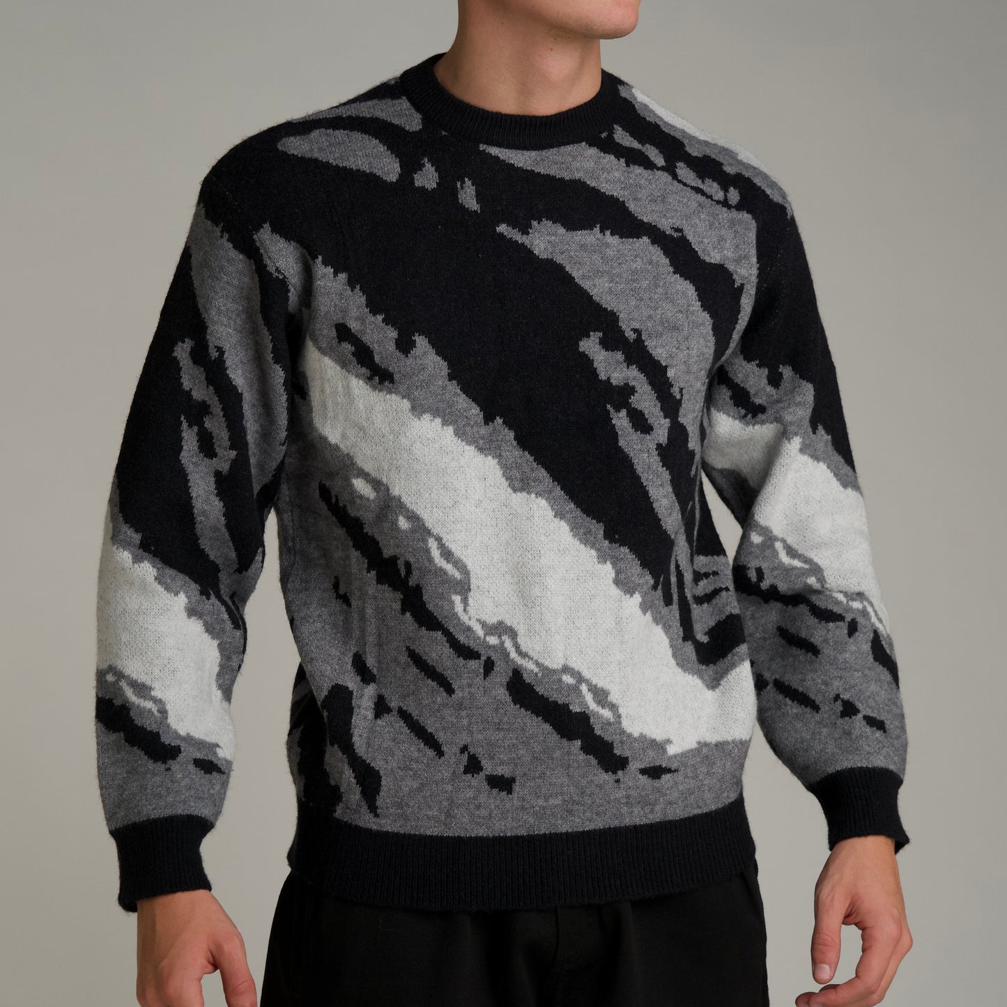 Zebra Vibe Pullover Black